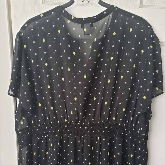 Black with lemon print, short sleeve, sheer, chiffon, button-up blouse - Picture 3 of 6